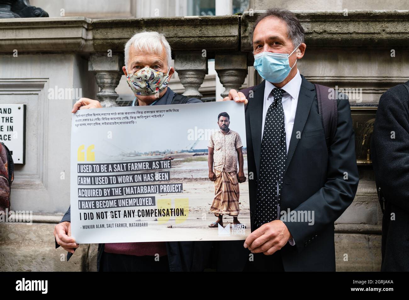 Londres, Royaume-Uni. 1er octobre 2021. Manifestation organisée par les forces du marché devant l'ambassade du Japon à Londres. Les manifestants exigent que le Japon termine la création de projets de combustibles fossiles comme les centrales au charbon d'Indramayu en Indonésie et de Matarbari au Bangladesh. Credit: Andrea Domeniconi/Alay Live News Banque D'Images