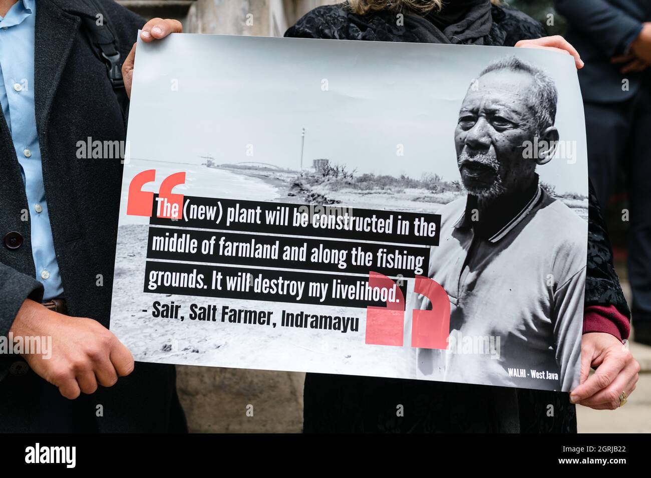 Londres, Royaume-Uni. 1er octobre 2021. Manifestation organisée par les forces du marché devant l'ambassade du Japon à Londres. Les manifestants exigent que le Japon termine la création de projets de combustibles fossiles comme les centrales au charbon d'Indramayu en Indonésie et de Matarbari au Bangladesh. Credit: Andrea Domeniconi/Alay Live News Banque D'Images