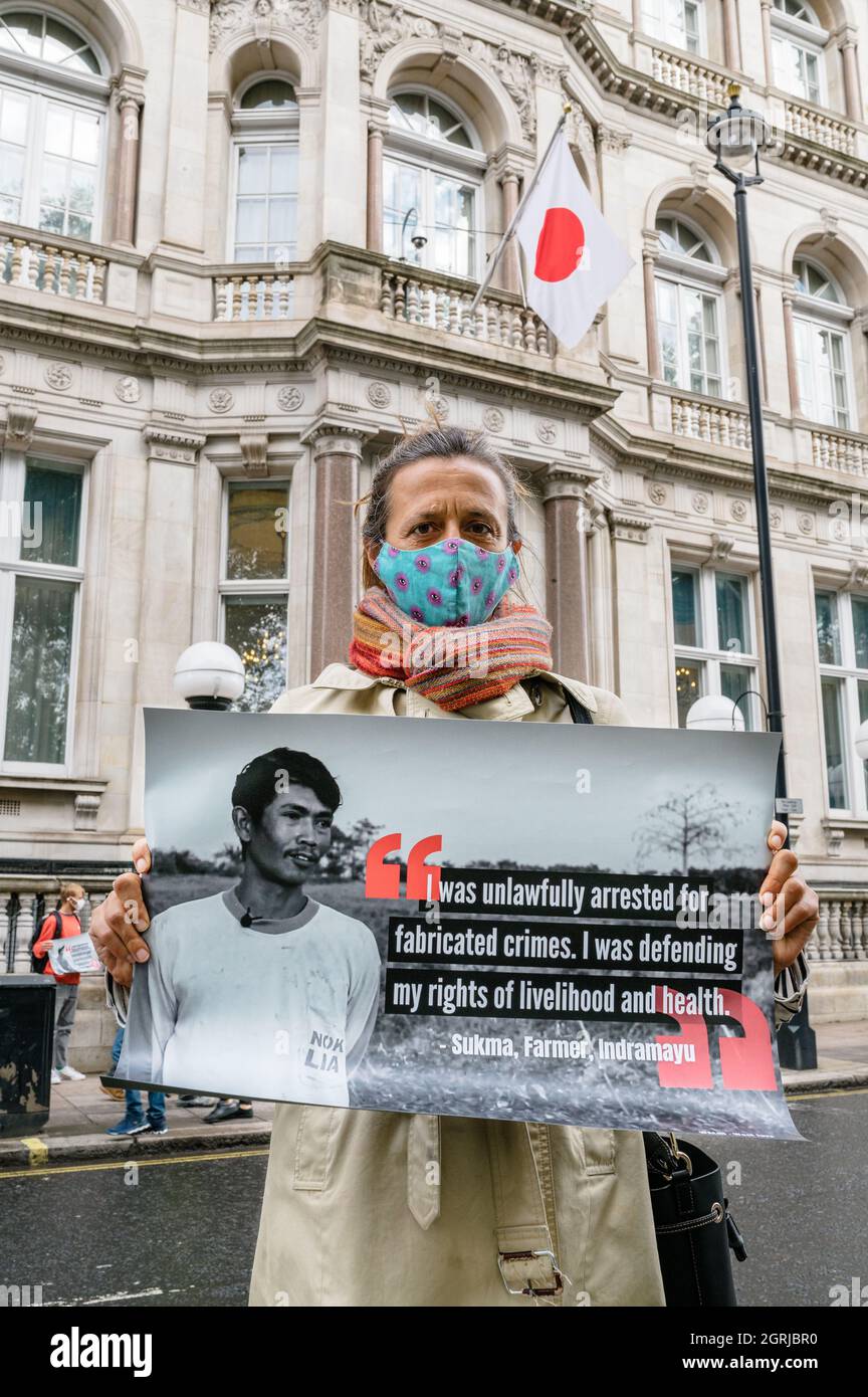 Londres, Royaume-Uni. 1er octobre 2021. Manifestation organisée par les forces du marché devant l'ambassade du Japon à Londres. Les manifestants exigent que le Japon termine la création de projets de combustibles fossiles comme les centrales au charbon d'Indramayu en Indonésie et de Matarbari au Bangladesh. Credit: Andrea Domeniconi/Alay Live News Banque D'Images