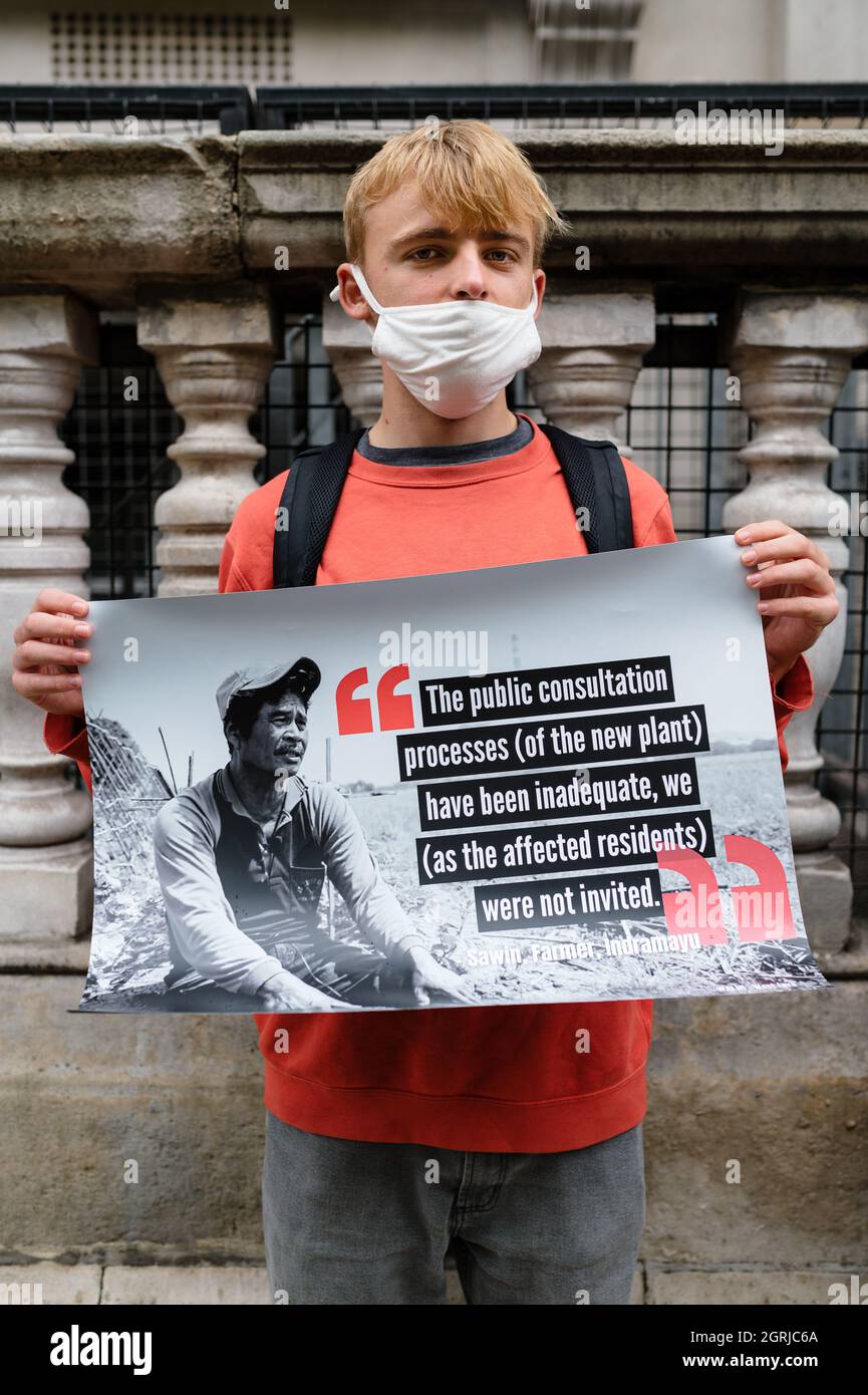 Londres, Royaume-Uni. 1er octobre 2021. Manifestation organisée par les forces du marché devant l'ambassade du Japon à Londres. Les manifestants exigent que le Japon termine la création de projets de combustibles fossiles comme les centrales au charbon d'Indramayu en Indonésie et de Matarbari au Bangladesh. Credit: Andrea Domeniconi/Alay Live News Banque D'Images