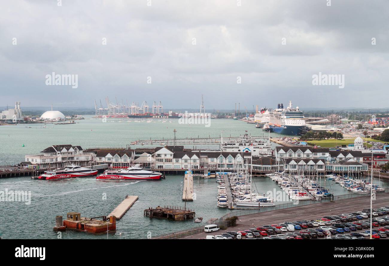 Southampton Town Quay et Southampton Docks, Southampton, Hampshire, Royaume-Uni Banque D'Images