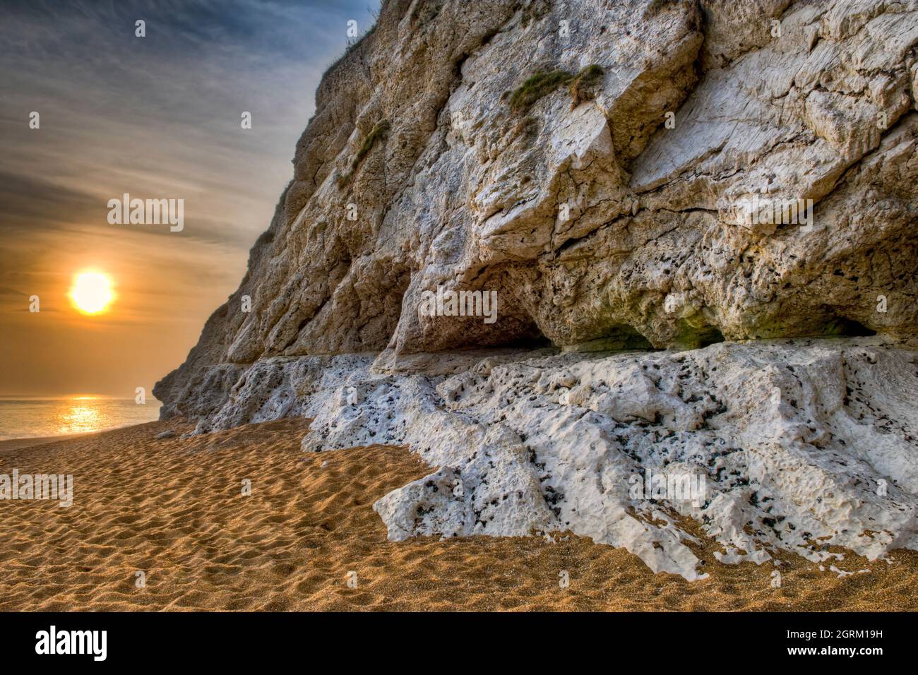 Formation de roche inhabituelle à Durdle Door Beach, Lulworth, Dorset, Royaume-Uni qui me rappelle un paysage lunaire! Banque D'Images