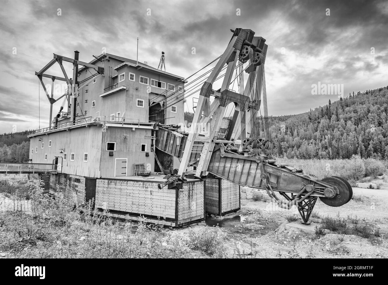 Canada, territoire du Yukon, ruisseau Bonanza, drague no 4, exploitée 1913-1959, Un lieu historique national du Klondike, monochrome Banque D'Images