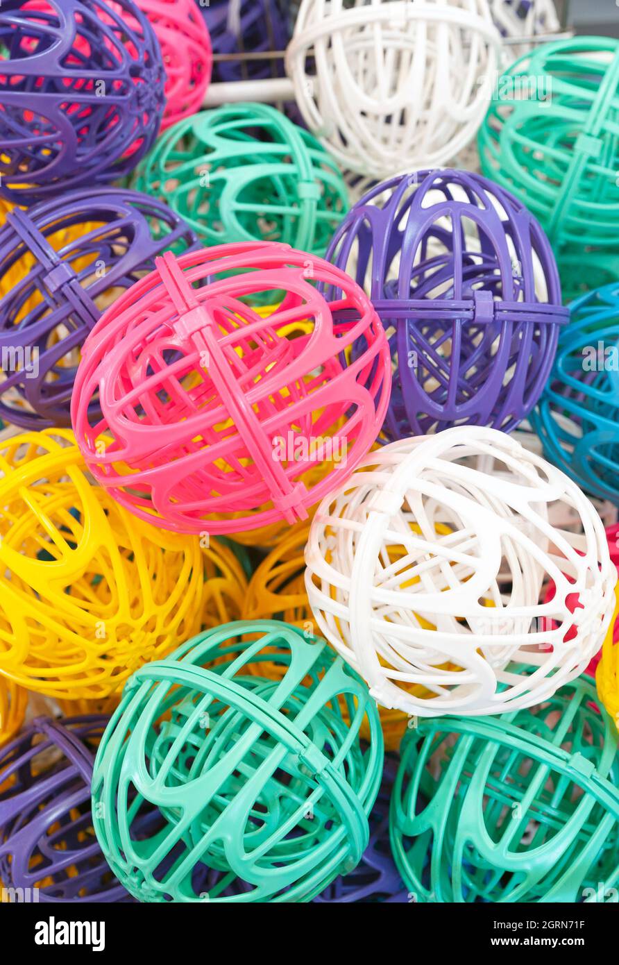 Boîte à soutiens-gorge colorée, support de soutien-gorge, effets personnels Banque D'Images