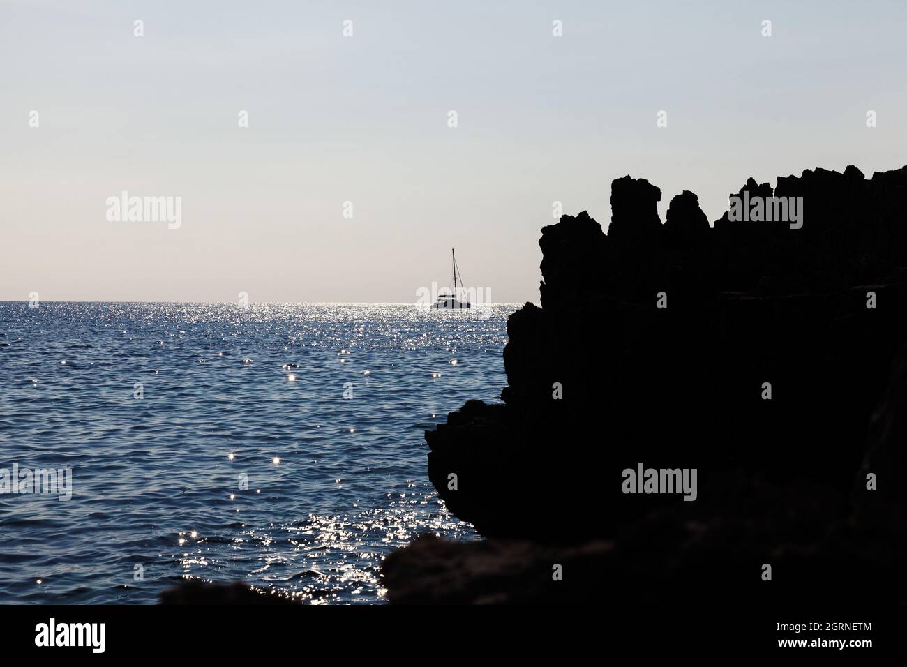 bateau à voile sur la haute mer, copier l'espace Banque D'Images
