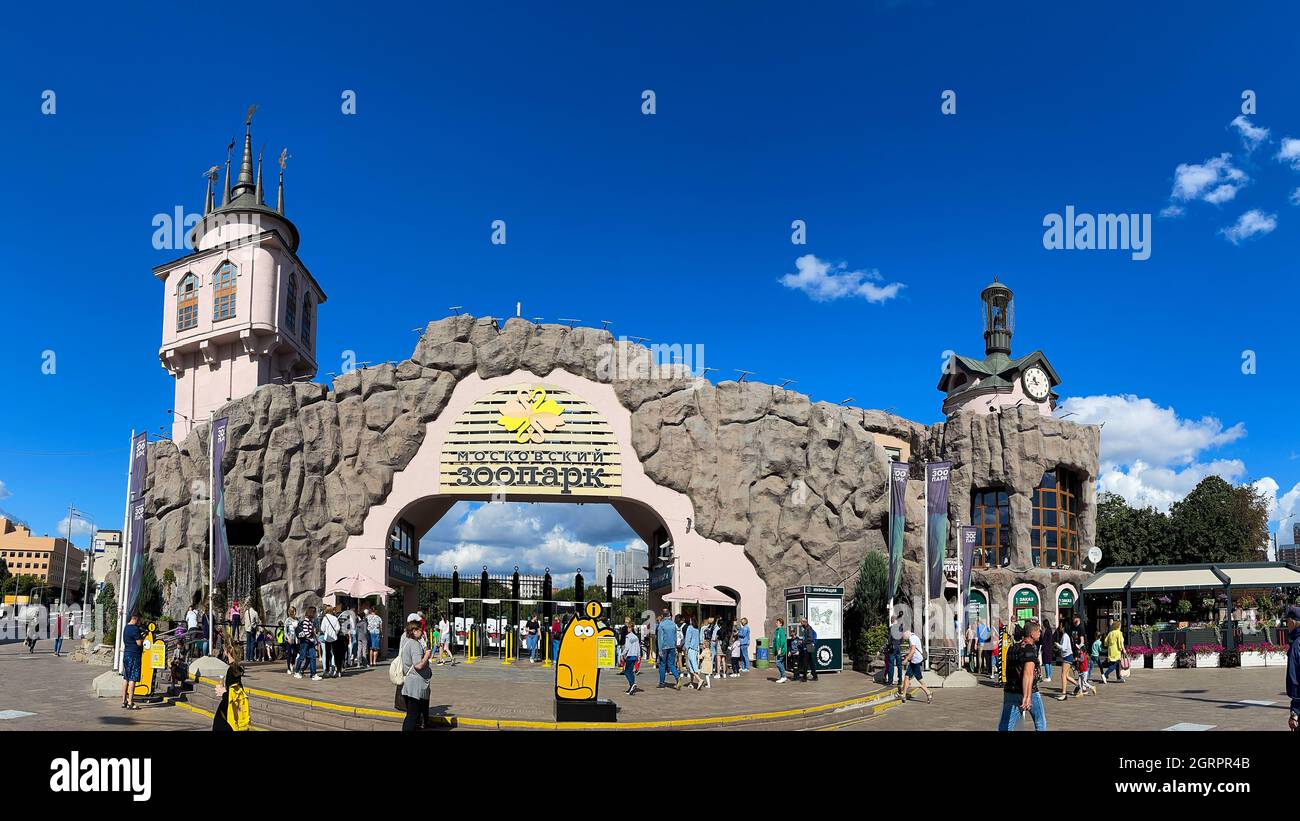 Moscou, Russie - 23 août 2021 : l'entrée centrale du zoo de Moscou. Banque D'Images