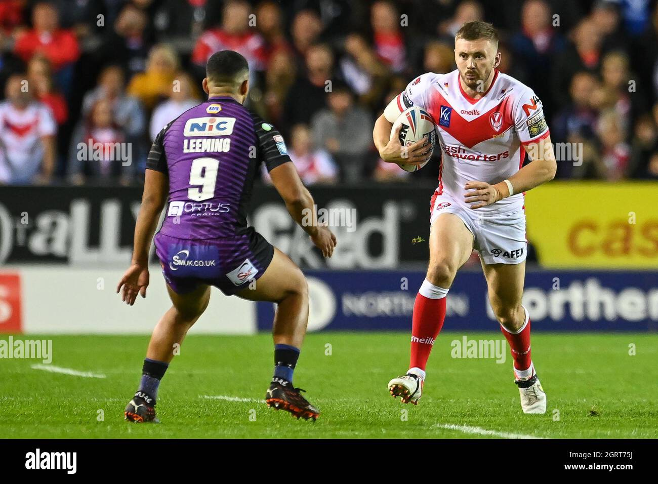 Joe Batchelor (20) de St Helens en action Banque D'Images