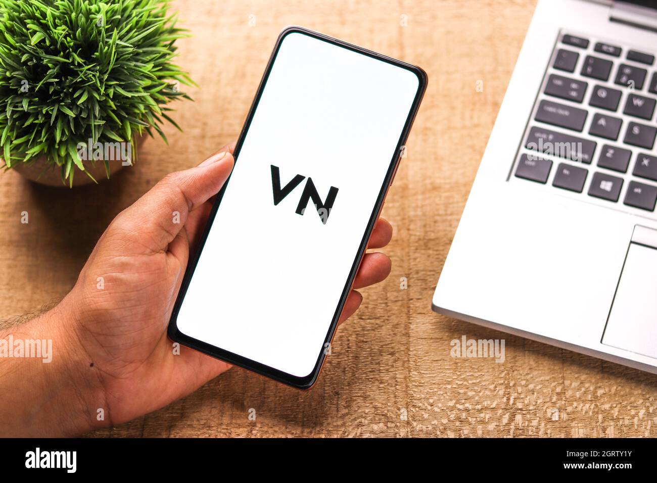 West Bangal, Inde - 28 septembre 2021 : logo VN sur l'image du stock d'écran du téléphone. Banque D'Images