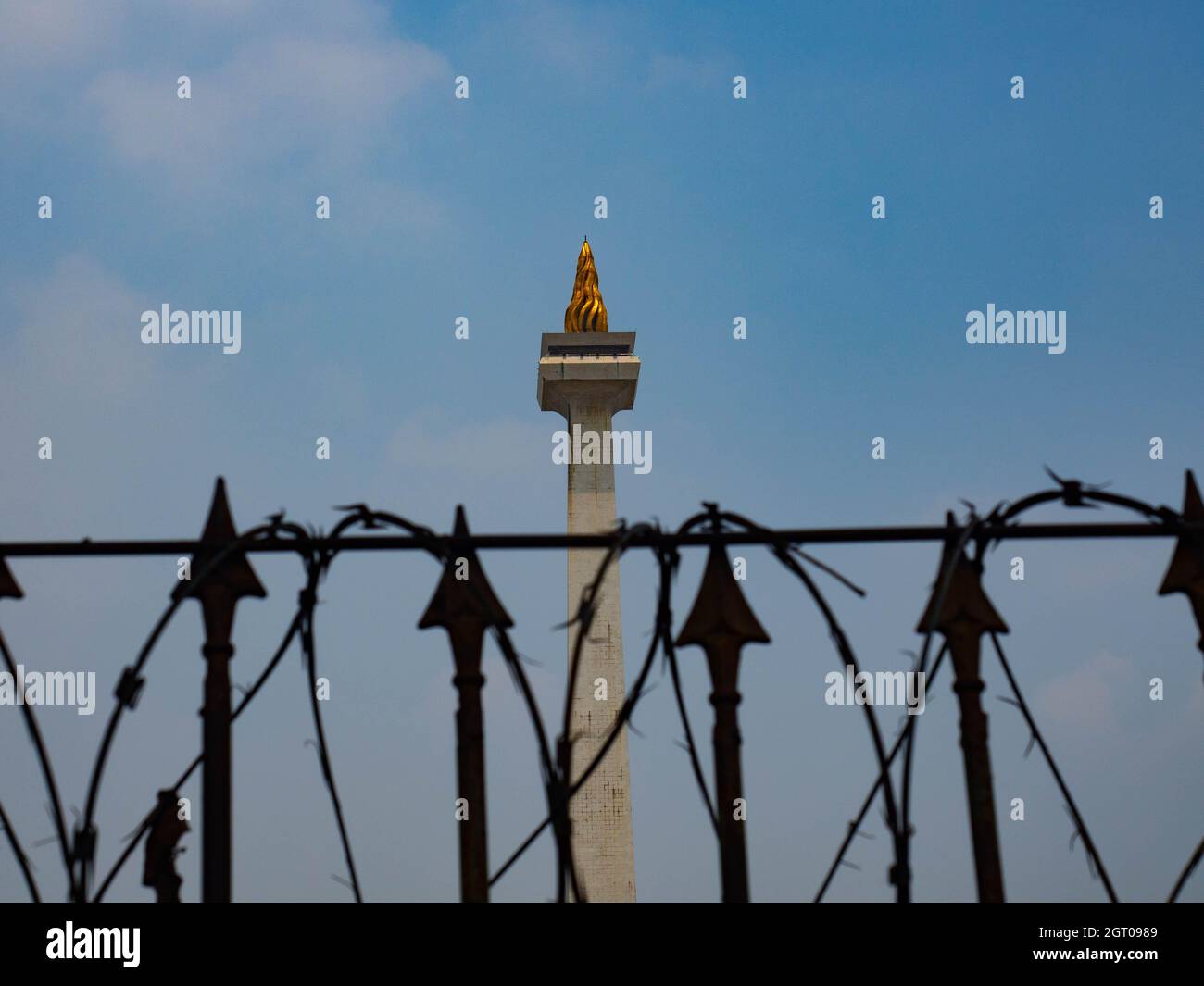 Jakarta, 30 septembre 2021. Le Monument National (indonésien: Monumen Nasional, abrégé Monas) est un obélisque de 132 m (433 pi) dans le centre de Merde Banque D'Images