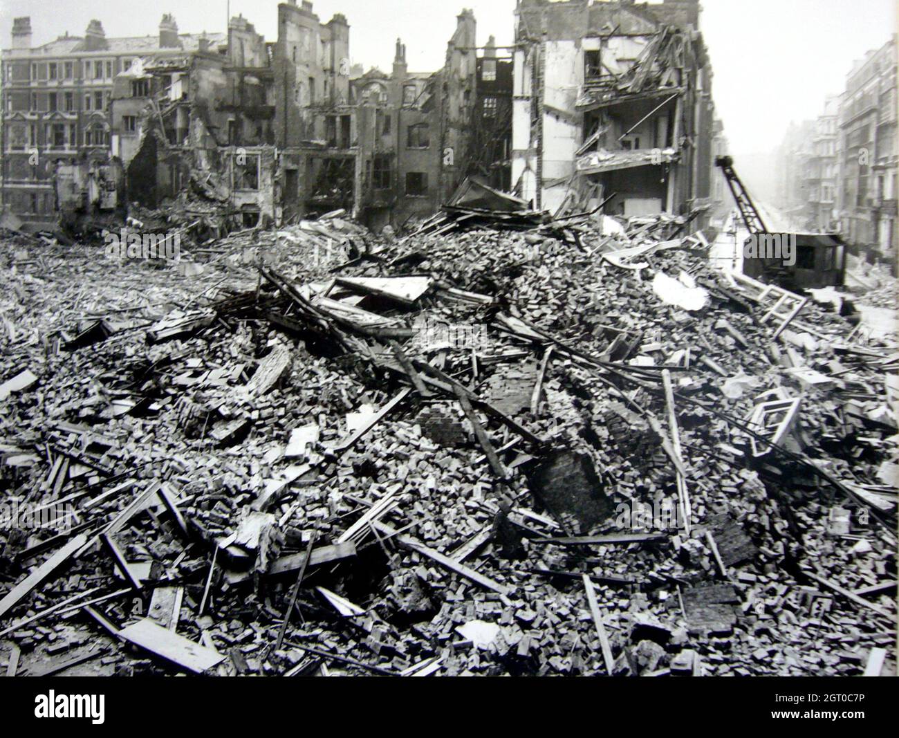 Dégâts importants causés par des bombes et des explosions à Hallam Street et Duchess Street pendant le Blitz, Westminster, Londres 1940 Banque D'Images