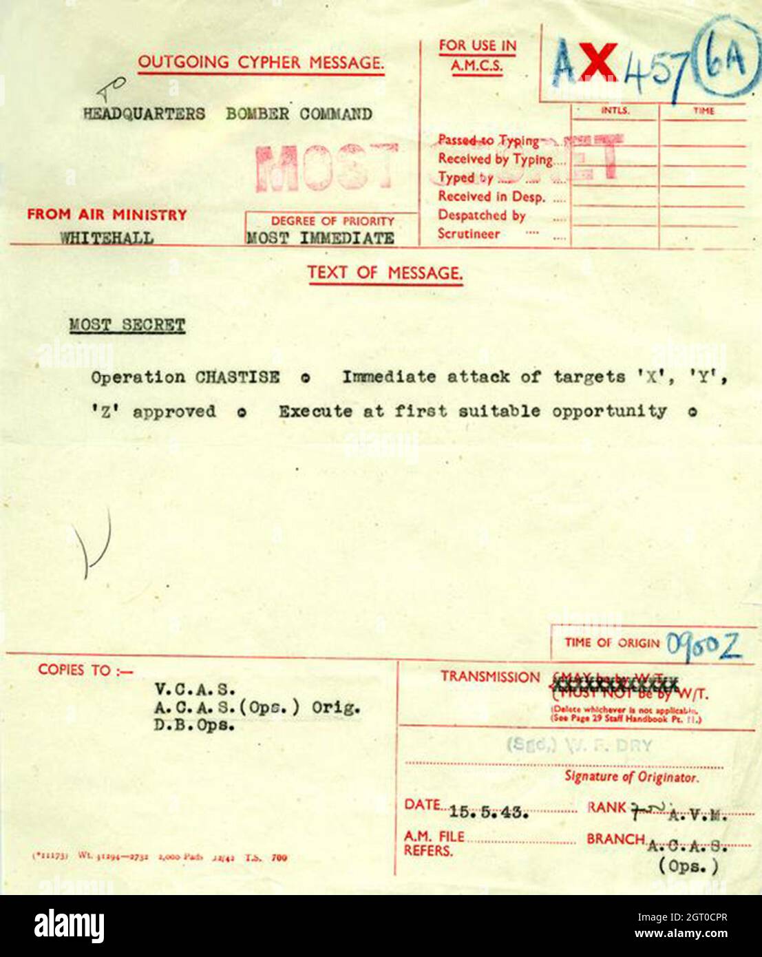 Un télégramme Top Secret du ministère de l'Air au commandement de l'bombardier donnant l'avance pour l'opération chastaze - le RAID de Dambusters utilisant des bombes rebondissantes sur des barrages dans la région de la Ruhr en Allemagne. Banque D'Images
