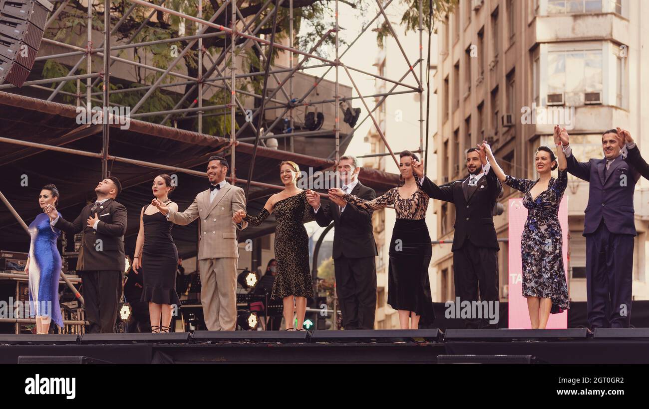 25 septembre 2021, Argentine, Buenos Aires: Danseurs de tango lors de la finale du Championnat du monde de Tango. Banque D'Images