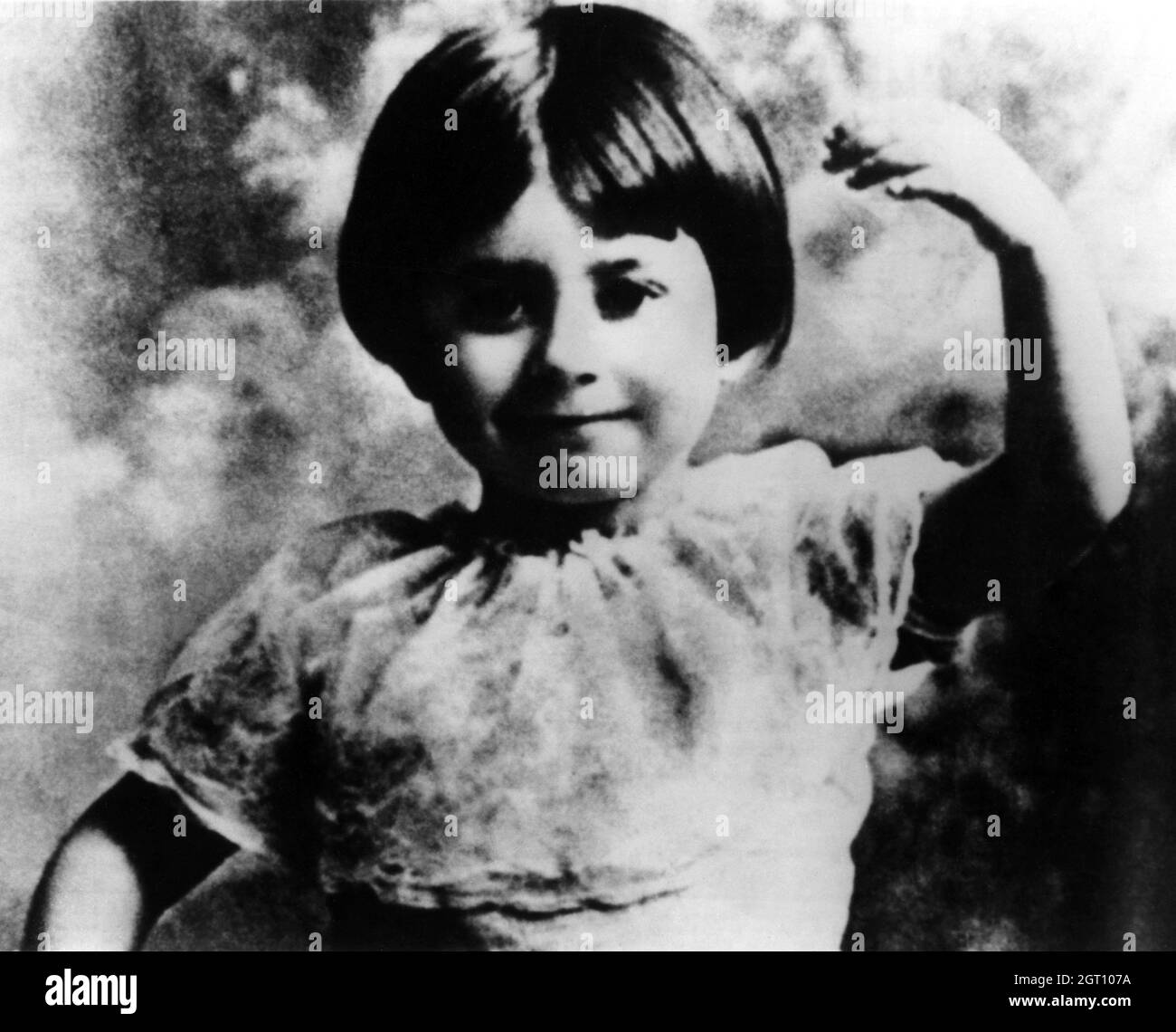 1927 c. , Roma , ITALIE : la célèbre actrice italienne GIULIETTA MASINA ( 1921 - 1994 ) quand était une petite fille , 6 ans . Marié le 30 octobre 1943 avec Federico Fellini, réalisateur. Photographe inconnu .- HISTOIRE - FOTO STORICHE - PORTRAIT - RITRATTO - ATTORE - ATTRICE - FILM - CINÉMA - personalità da giovane giovani - da bambina bambino bambini - personnalités quand était jeune - ENFANCE - INFANZIA - ENFANT - ENFANTS -- ARCHIVIO GBB Banque D'Images
