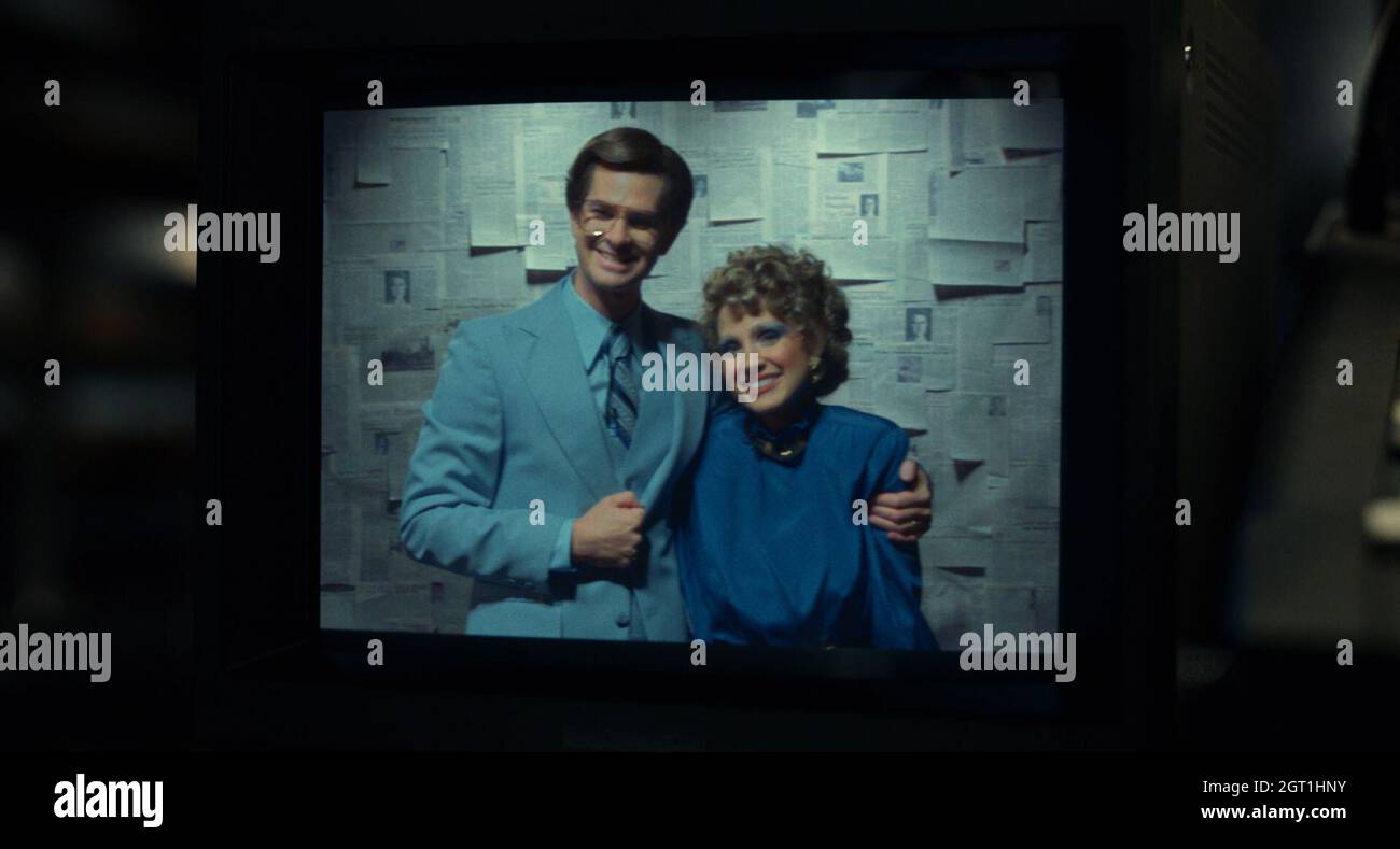 DATE DE SORTIE: 17 septembre 2021 TITRE: The Eyes of Tammy Faye STUDIO: Fox Searchlight Pictures DIRECTEUR: Michael Showalter PLOT: Un regard intime sur l'extraordinaire montée, la chute et la rédemption du téléchangéliste Tammy Faye Bakker. AVEC: ANDREW GARFIELD comme Jim Bakker, JESSICA CHASTAIN comme Tammy Faye Bakker. (Image de crédit : © Fox Searchlight Pictures/Entertainment Pictures) Banque D'Images