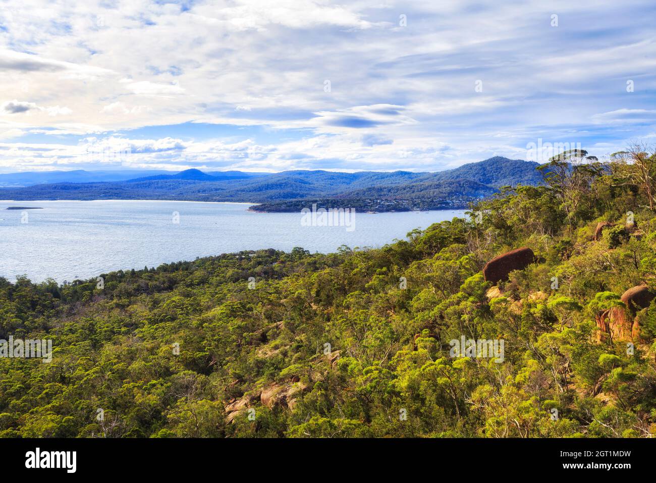 Coles Bay Lookout sur Coles Bay dans le parc national de Freycinet de Tasmanie, Australie - paysage pittoresque. Banque D'Images