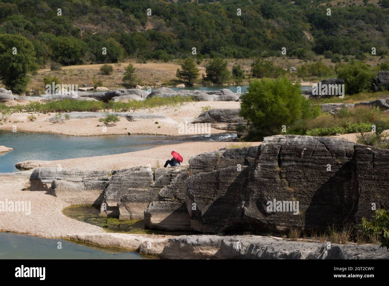 Fille avec le parapluie rouge Banque D'Images