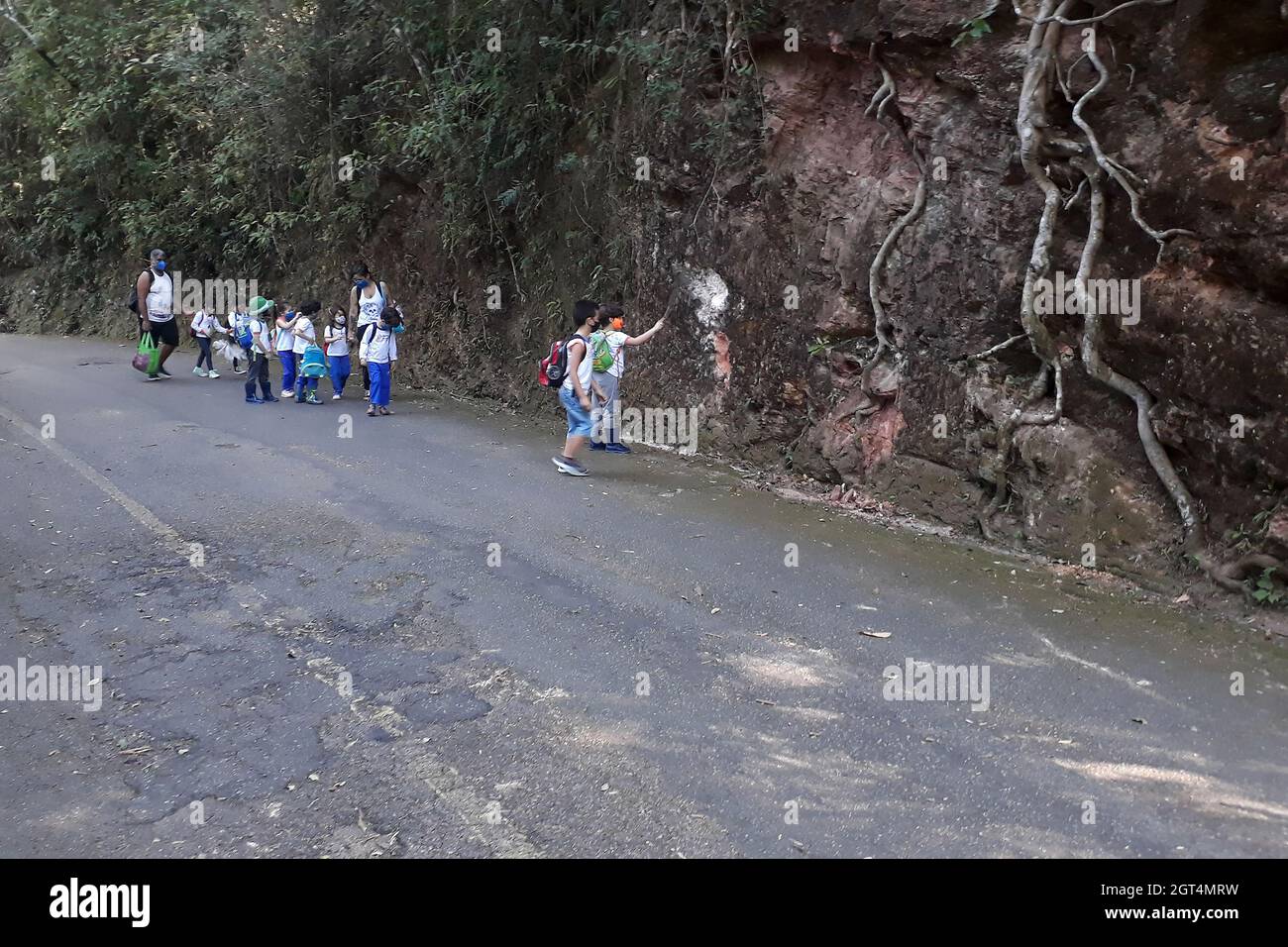 Rio de Janeiro, Brésil, 20 août 2021.Visite scolaire.Les enfants font une visite guidée par l'école pour rester en contact avec la nature dans la forêt de Tijuca. Banque D'Images
