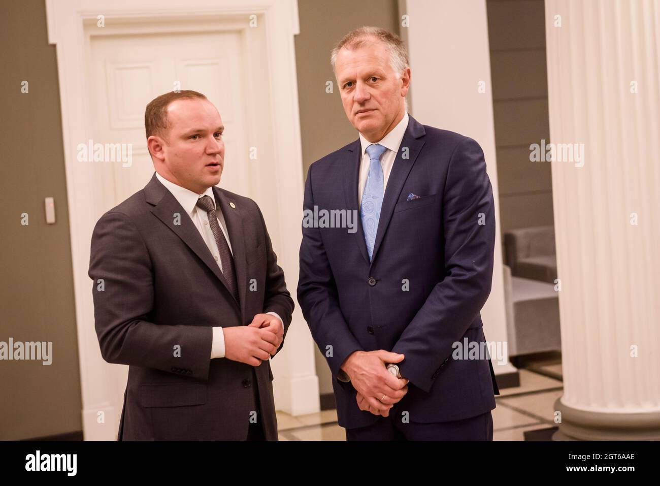 RIGA, LETTONIE. 1er octobre 2021. Vadims Lasenko (L) Président de la Fédération lettone de football et Olafs Pulks (R) Vice-Président de la Fédération lettone de football. Gianni Infantino rencontre Krisjanis Karins, Premier ministre de Lettonie. Banque D'Images
