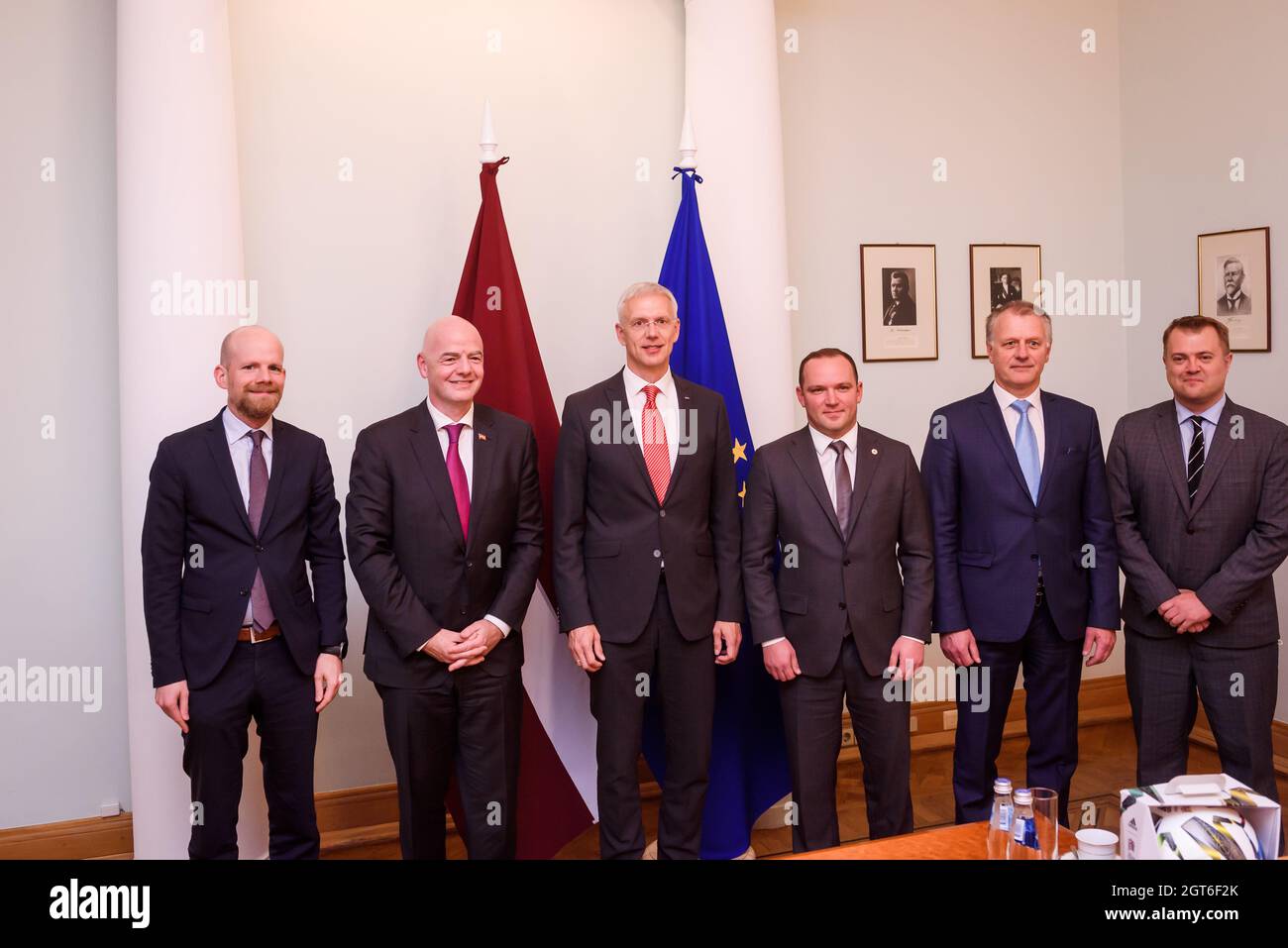 RIGA, LETTONIE. 1er octobre 2021. Gianni Infantino rencontre Krisjanis Karins, Premier ministre de Lettonie. Banque D'Images