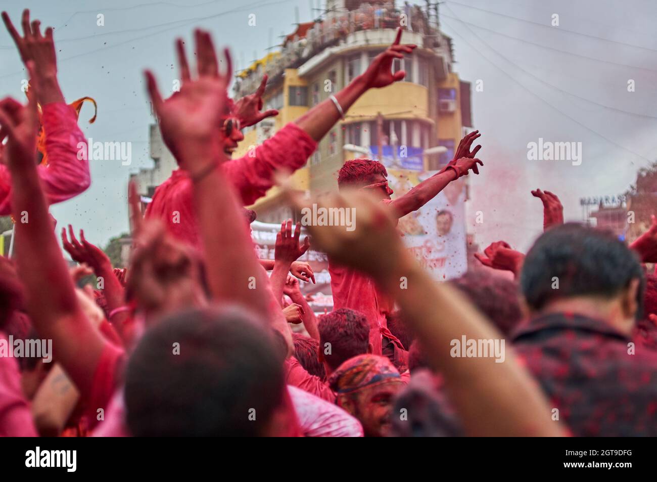 Les dévotés pendant l'immersion du festival Lord Ganesh, en Inde. Banque D'Images