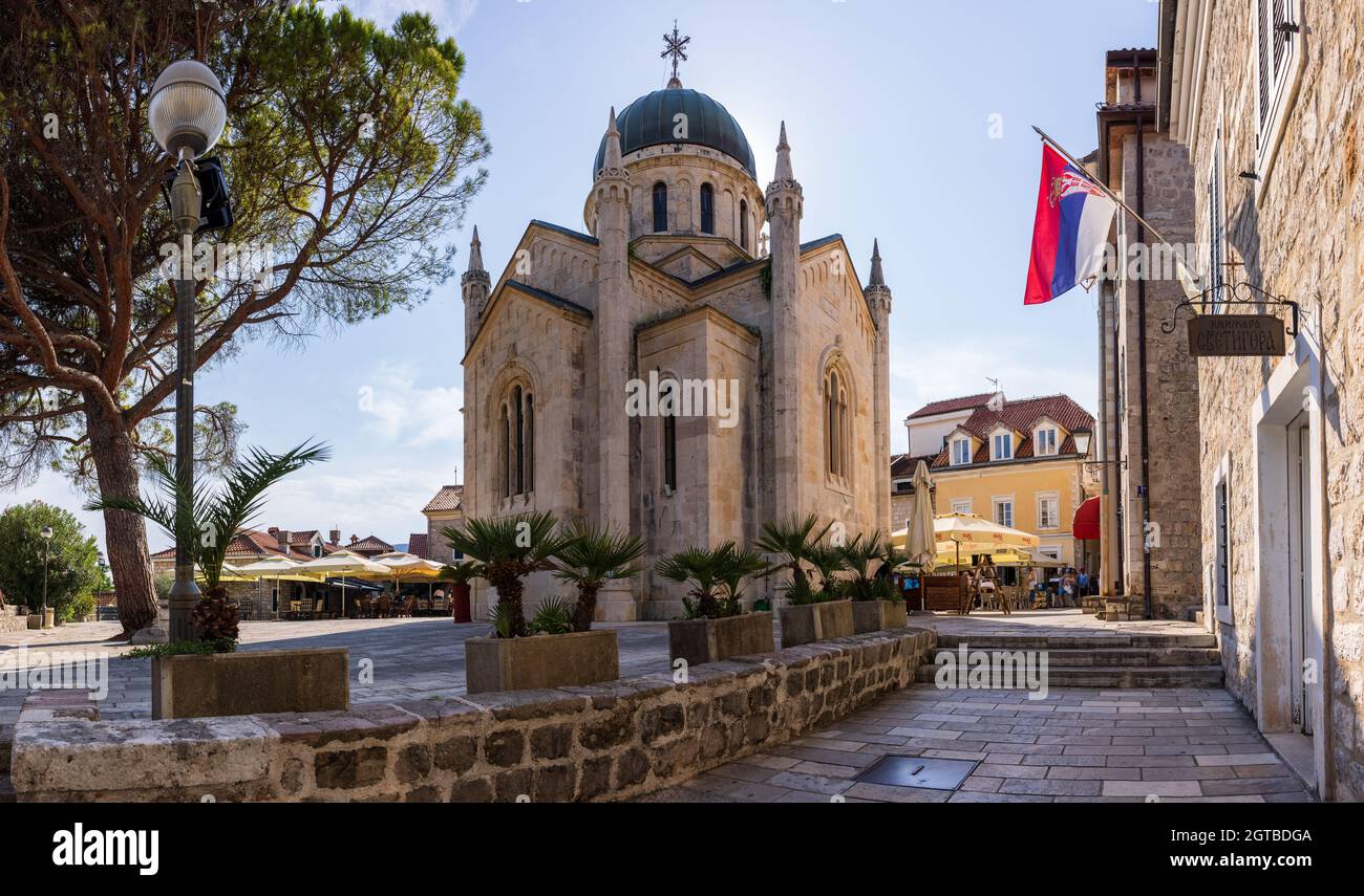 Herceg Novi, Monténégro - septembre 08 2021 : la place du courrier de la vieille ville de Herceg Novi, une ville médiévale fortifiée avec des églises et des plazas, plus n Banque D'Images