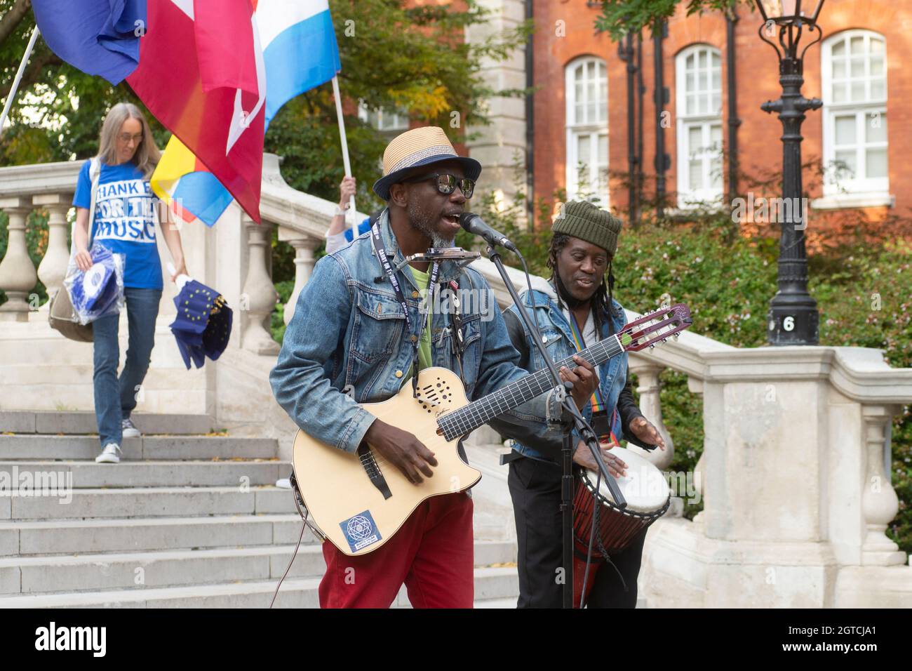 11 septembre 2021 - Londres, Angleterre - Muntu Valdo avec Kofi Kari, qui se produit à l'événement « Merci pour la musique » et « Laissez la musique bouger » au Roya Banque D'Images