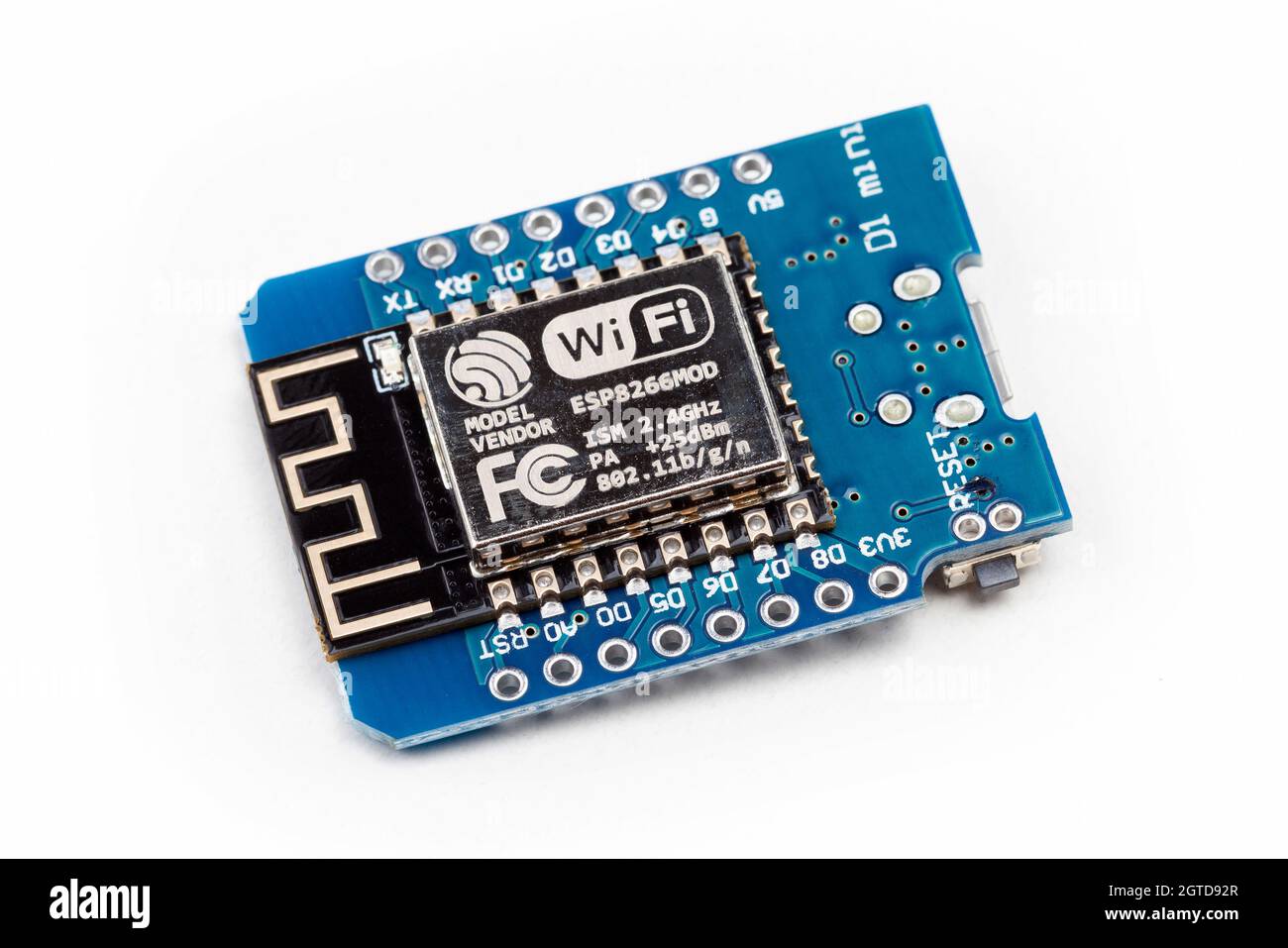 Module Bluetooth Wi-Fi ESP8266MOD Espresssif, micropuce, microcontrôleur monocarte. Un objet isolé sur blanc, découpé, personne, ESP 8266 macro, cl Banque D'Images