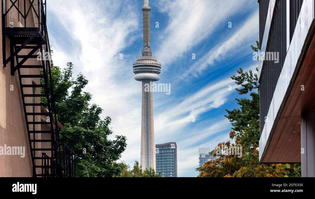 Le CN ou la Tour nationale du Canada qui est un symbole du pays et une attraction touristique à Toronto Banque D'Images