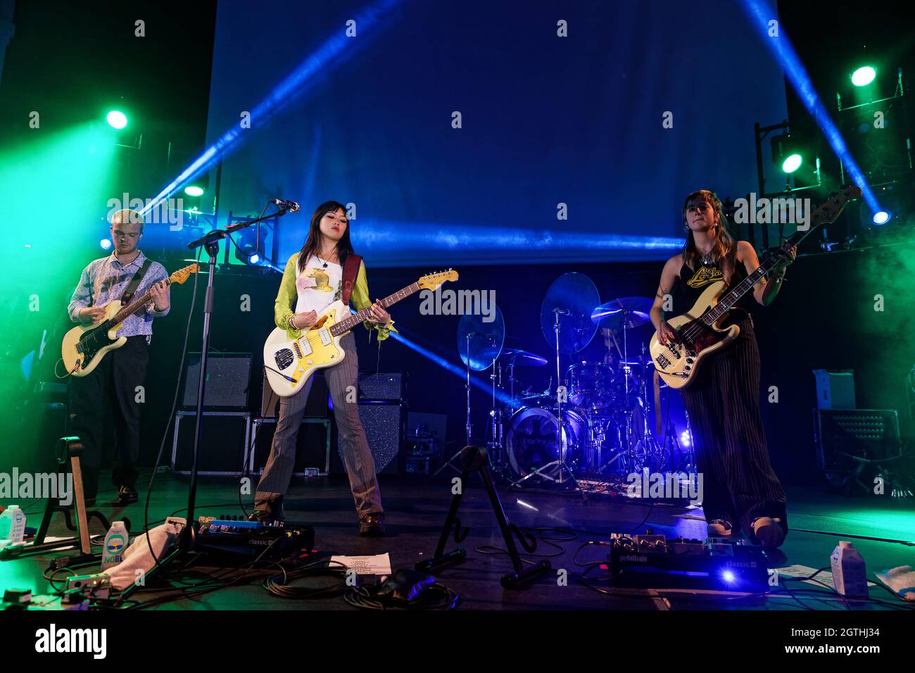 1 octobre 2021: Beatrice Kristi Laus aka Beabadoobee et le groupe se produit au nouveau festival de musique du Royaume-Uni Sound City , au Grand Central Dome Liverpool 2021 (Credit image: © Andy Von PIP/ZUMA Press Wire) Banque D'Images