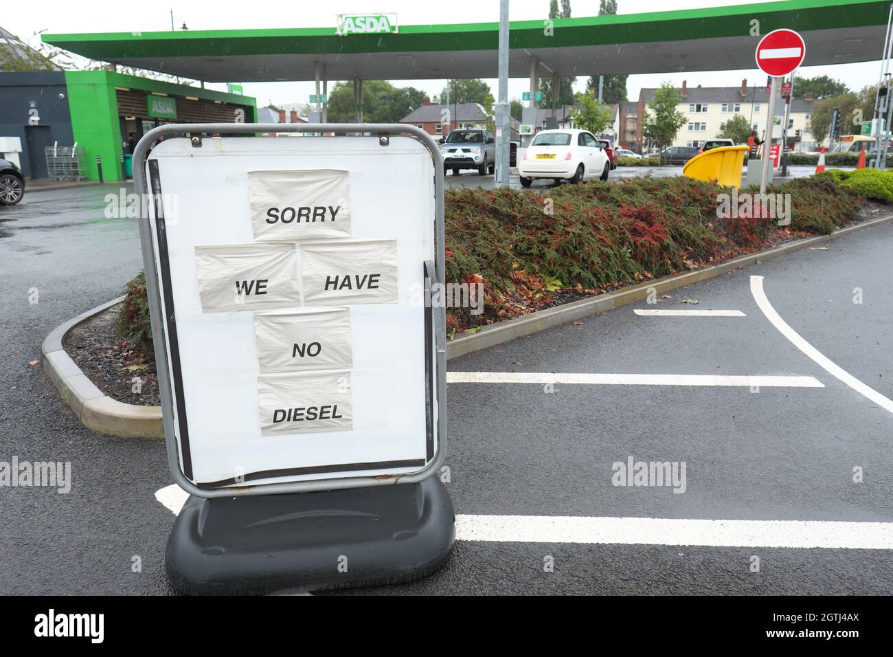 Hereford, Herefordshire, Royaume-Uni - Samedi 2 octobre 2021 - aucun carburant diesel disponible dans un garage de l'ASDA à Hereford à 13:00 car la pénurie de carburant au Royaume-Uni se poursuit. Photo Steven May / Alamy Live News Banque D'Images