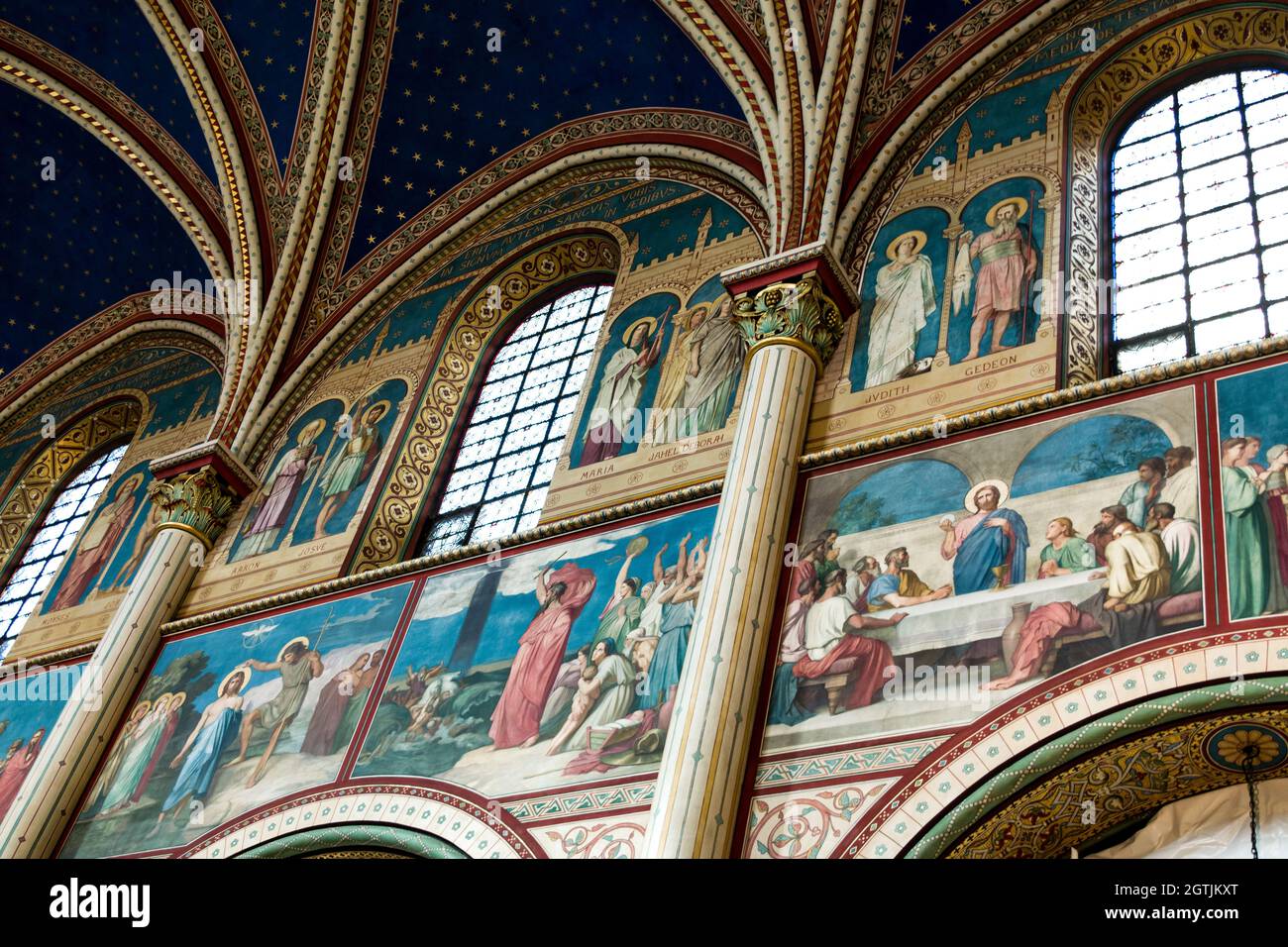 Fresque dans l'église Saint Germain des Prés, Paris Photo Stock - Alamy