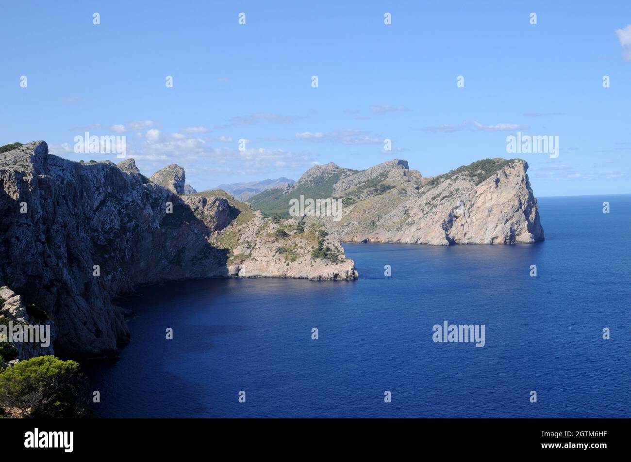 Vue depuis le parking du phare à Cap de Formentor sur l'île espagnole de Majorque. Banque D'Images
