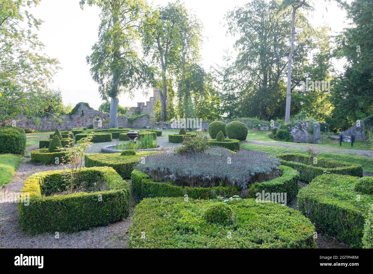 Jardin italien, Hôtel Ruthin Castle (Castell Rhuthun), rue Castle, Ruthin (Rhuthun), Denbighshire (Sir Ddinbych), pays de Galles, Royaume-Uni Banque D'Images