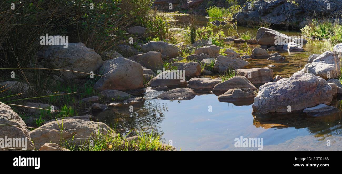 Piscines de rochers dans le Rio Campanillas près d'Almogia, province de Malaga, Andalousie, Espagne. Banque D'Images