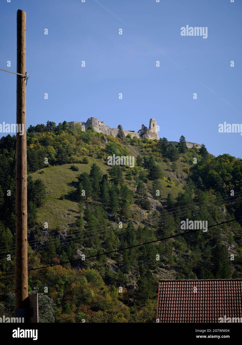 Les ruines du château de Cachtice sur la montagne, Slovaquie Banque D'Images