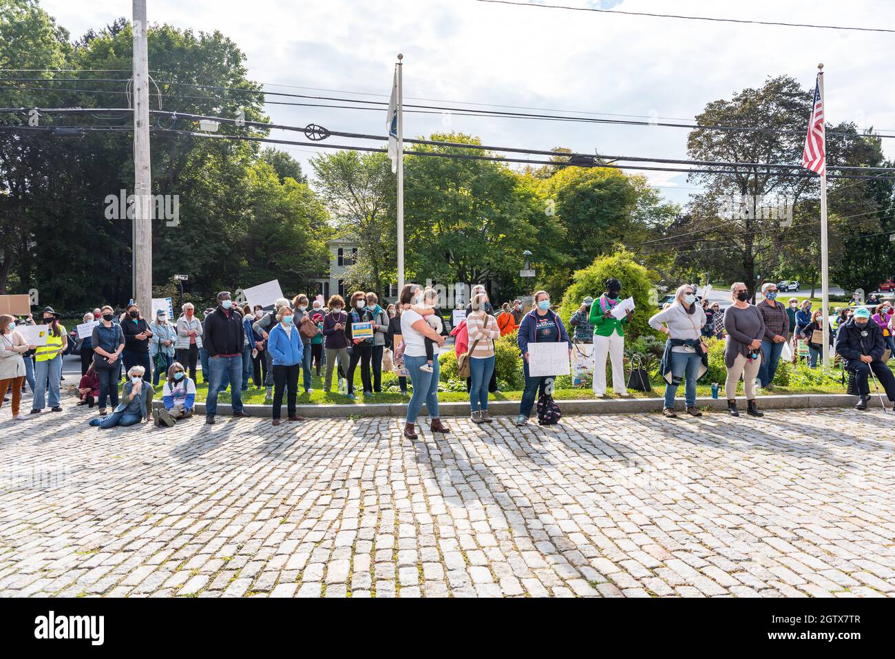 Rassemblement pour la justice en matière d'avortement à l'hôtel de ville. Acton, Massachusetts. 2 octobre 2021. Banque D'Images