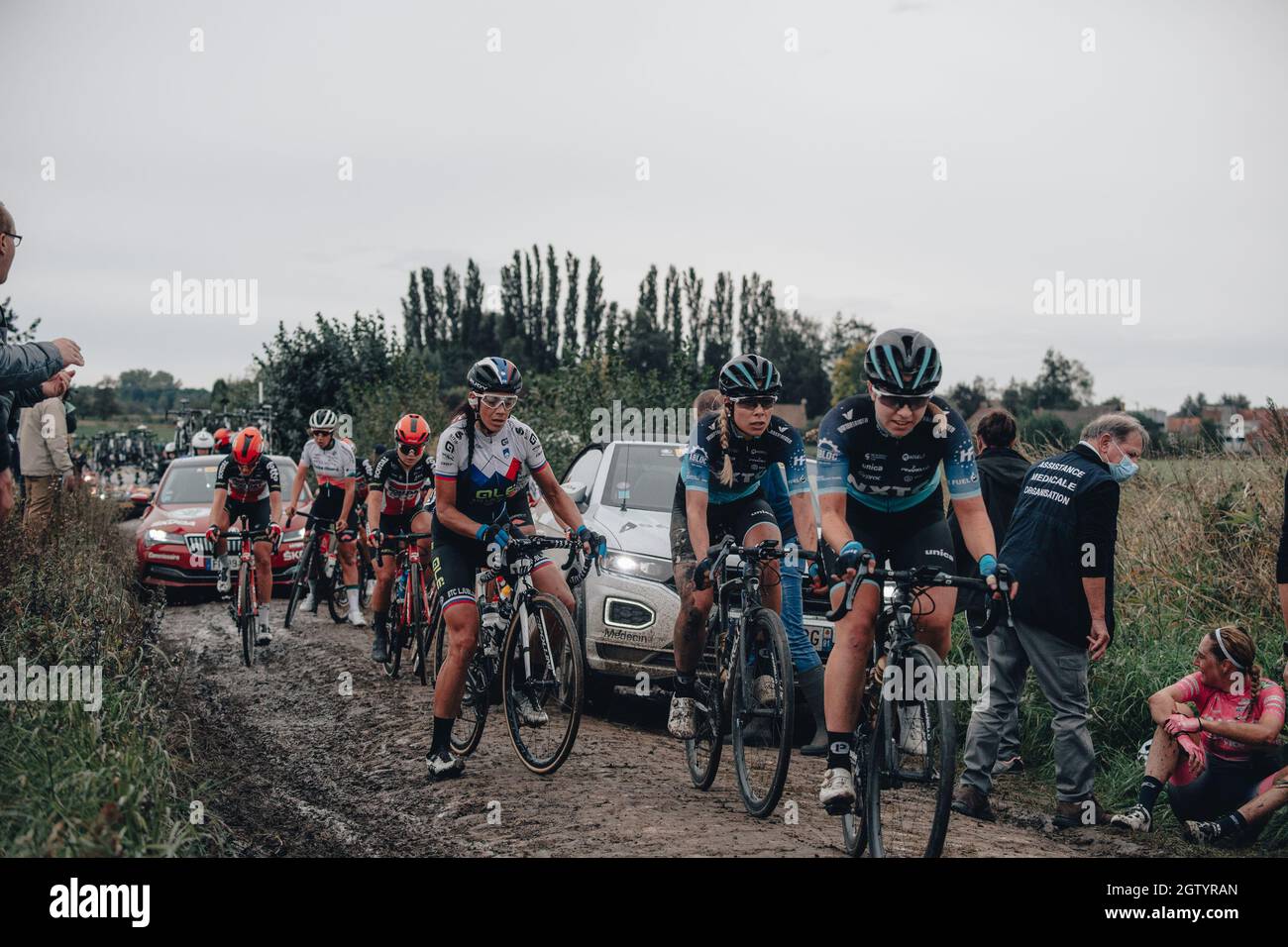 2 octobre 2021, Paris&#x2013;Roubaix Cyclisme Tour, la toute première édition féminine de Paris Roubaix qui est célèbre pour son parcours inégal de pavés. Banque D'Images