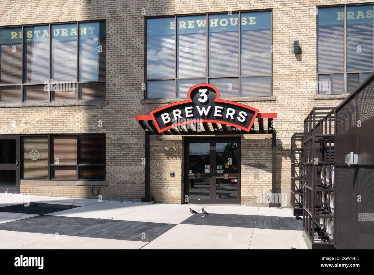 Toronto, Canada - le 2 octobre 2021 : gros plan du panneau du restaurant Brewers 3 à Toronto, Canada. Banque D'Images Toronto, Canada - le 2 octobre 2021 : gros plan du panneau du restaurant Brewers 3 à Toronto, Canada. Banque D'Images