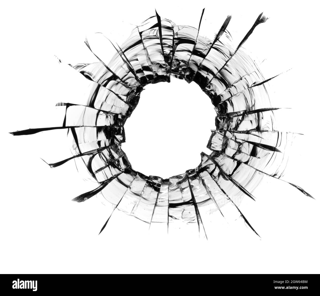 Collage de fissures dans le verre, un trou de balles dans le verre sur un fond blanc. Texture de verre de fenêtre. Banque D'Images