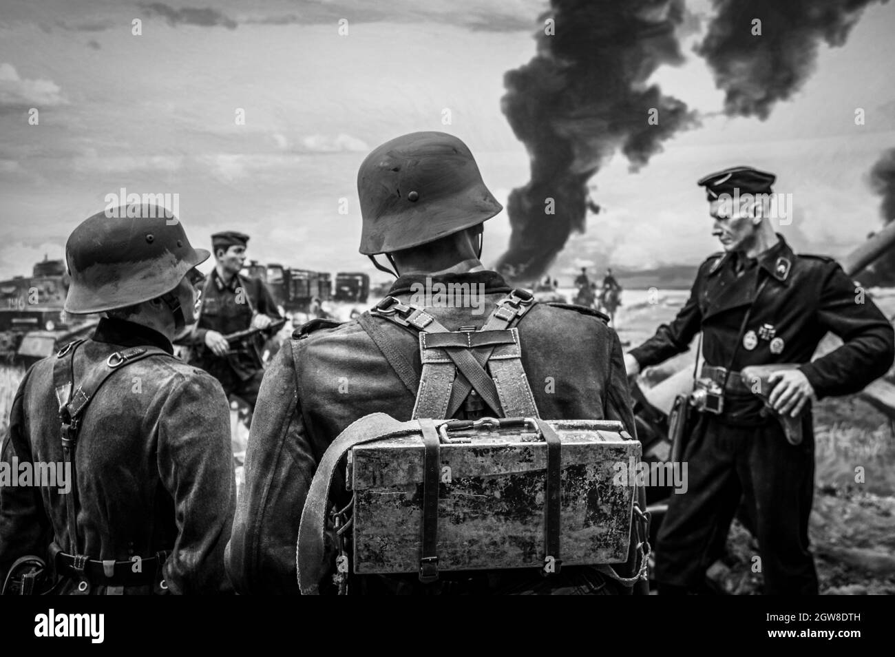 Rassemblement de soldats allemands. Diorama historique de la Seconde Guerre mondiale intitulé « Memory Speaks. Une façon de traverser la guerre ». Saint-Pétersbourg. Noir et blanc. Banque D'Images