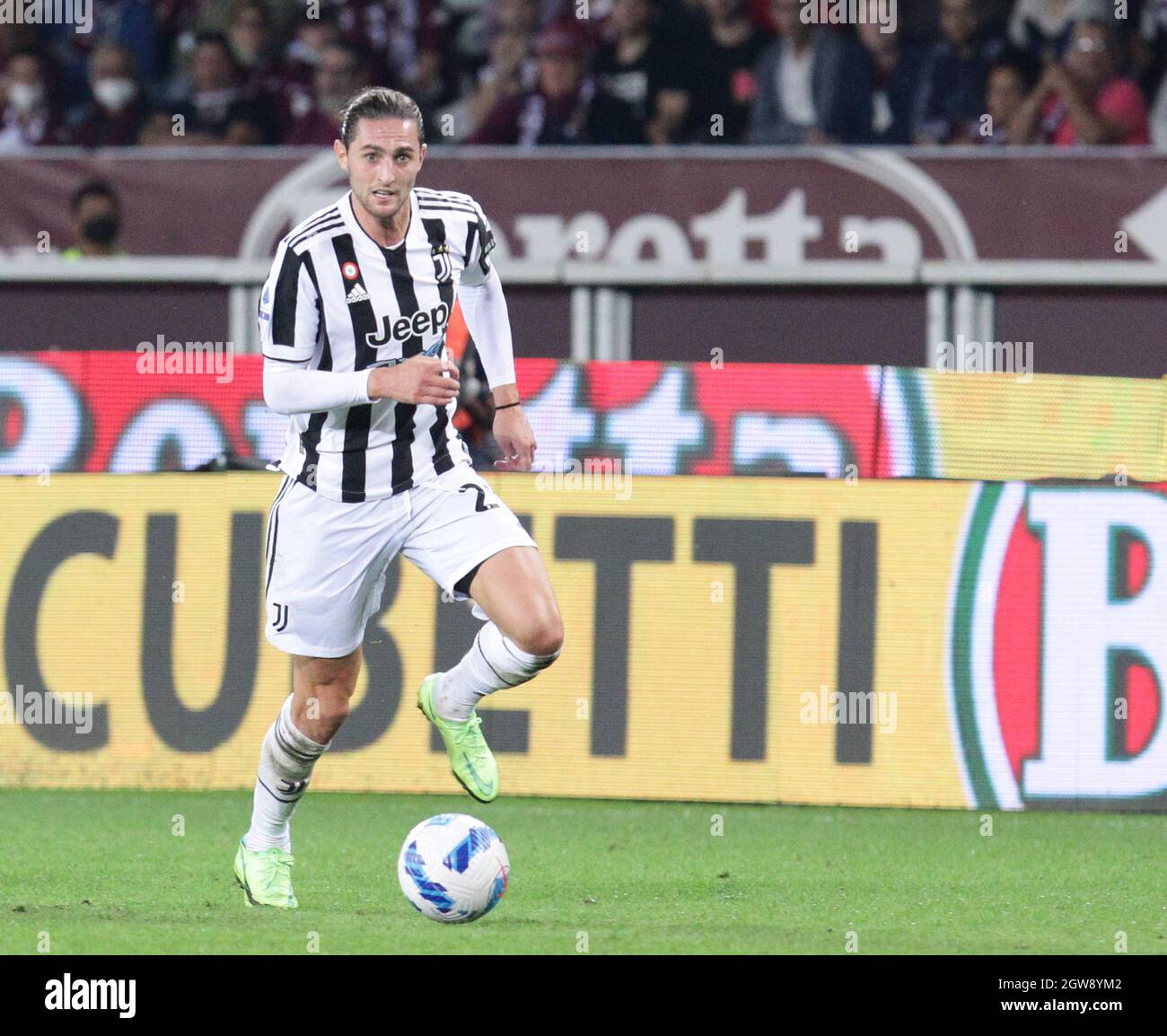 TURIN ITALIE- 2 octobre Stadio Olimpico Grande Torino Adrien Rabiot en action pendant la série Un match entre le FC Torino et le FC Juventus au Stadio Olimpico le 2 octobre 2021 à Turin, Italie. Credit: Christian Santi/Alay Live News Banque D'Images