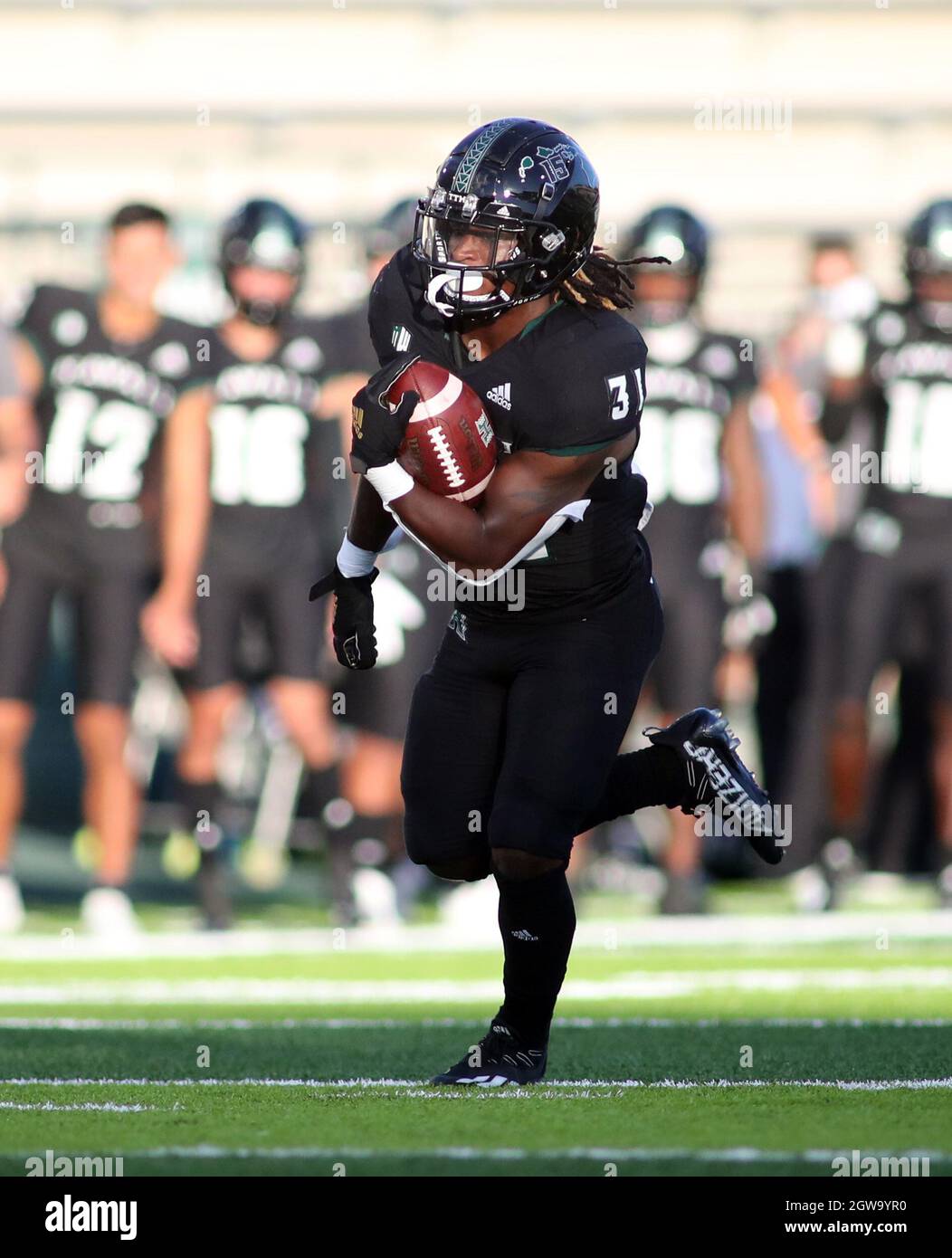2 octobre 2021 - lors d'un match entre les Warriors arc-en-ciel d'Hawaï et les Bulldogs d'État de Fresno au T.C. Ching Complex à Honolulu, HI - Michael Sullivan/CSM Banque D'Images