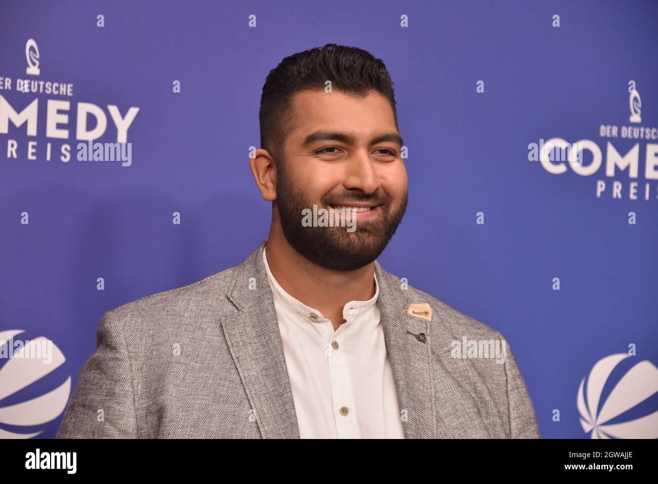 Cologne, Allemagne. 1er octobre 2021. Le comédien Faisal Kawusi vient à la cérémonie de remise du Prix de la comédie allemande 2021 crédit: Horst Galuschka/dpa/Alamy Live News Banque D'Images