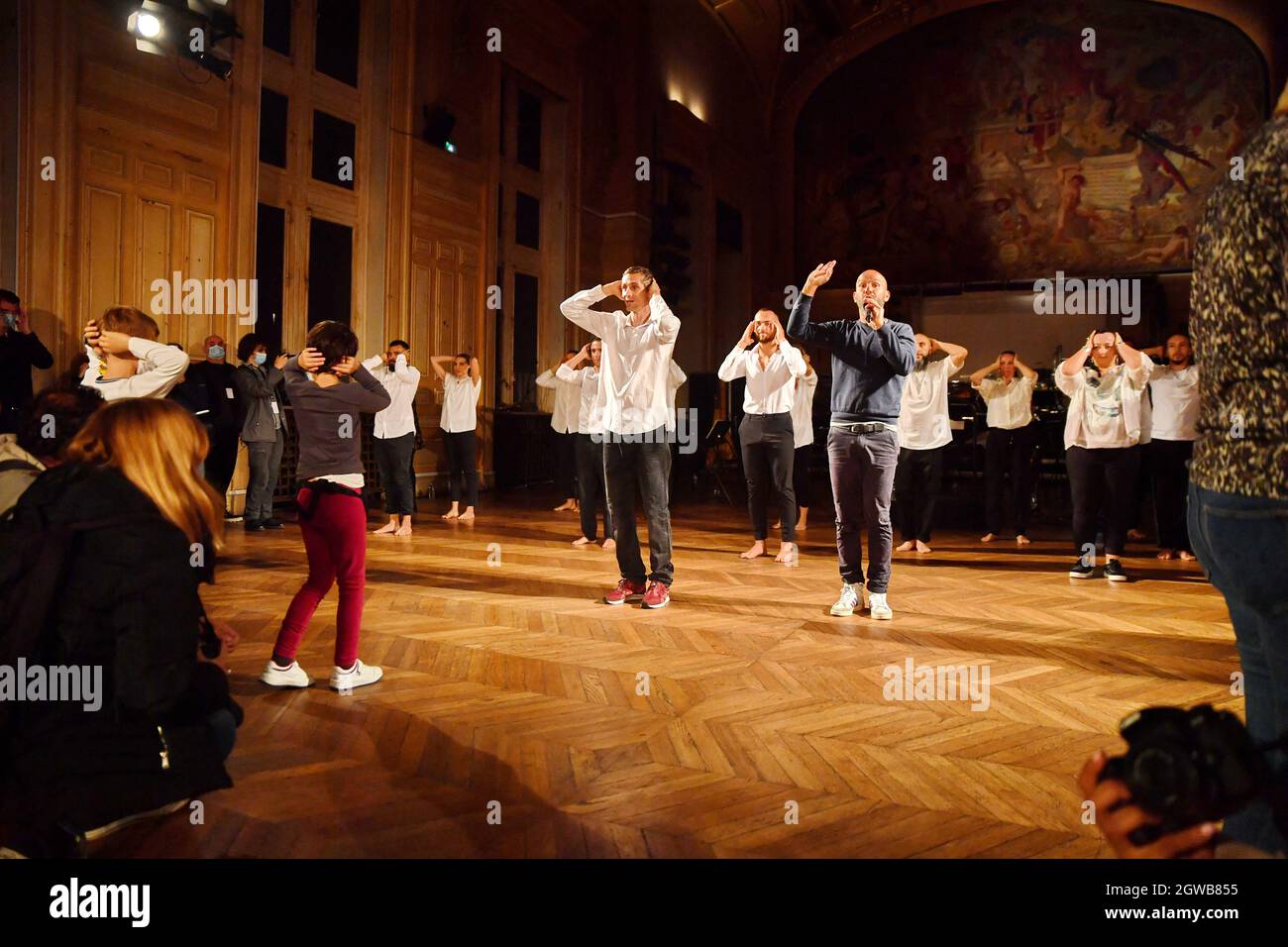 Ouverture de la 20ème édition annuelle de la nuit Blanche (nuit Blanche) le 2 octobre 2021 à Paris, France. La 20e nuit Blanche marque le début de l'Olympiade culturelle avant les Jeux Olympiques de 2024, qui se tiendront à Paris. Photo par Karim ait Adjedjou/avenir Pictures/ABACAPRESS.COM Banque D'Images
