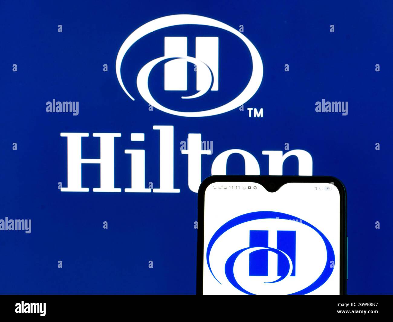 3 octobre 2021, Ukraine : sur cette photo, un logo Hilton Hotels & Resorts apparaît sur un smartphone. (Credit image: © Igor Golovniov/SOPA Images via ZUMA Press Wire) Banque D'Images