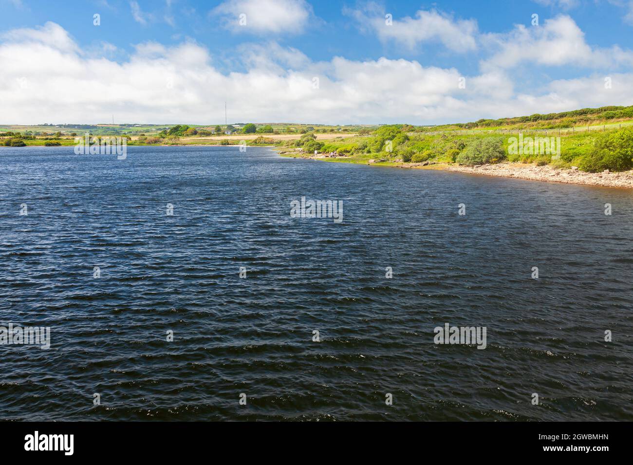 Vue depuis le barrage de Stithians Reservoir Cornwall England UK Banque D'Images