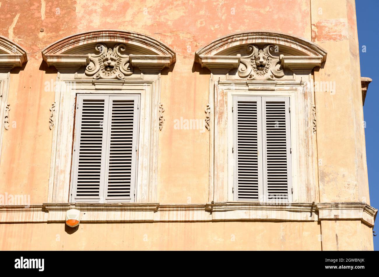 Italie, Rome, Palazzo del Grillo, fenêtres Banque D'Images