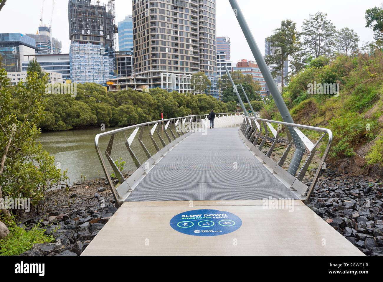 La nouvelle promenade de l'escarpement de Parramatta pour piétons et cyclistes longe la rivière Parramatta depuis les escaliers de Queens Ave jusqu'au pont Gasworks Banque D'Images