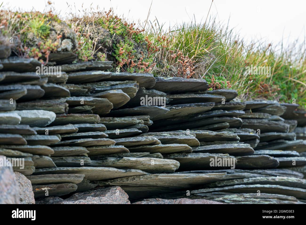 LINDESNES, NORVÈGE- SEPTEMBRE 08. Les anciens carreaux de toiture en pierre protègent le temps au phare de Lindesnes. Banque D'Images