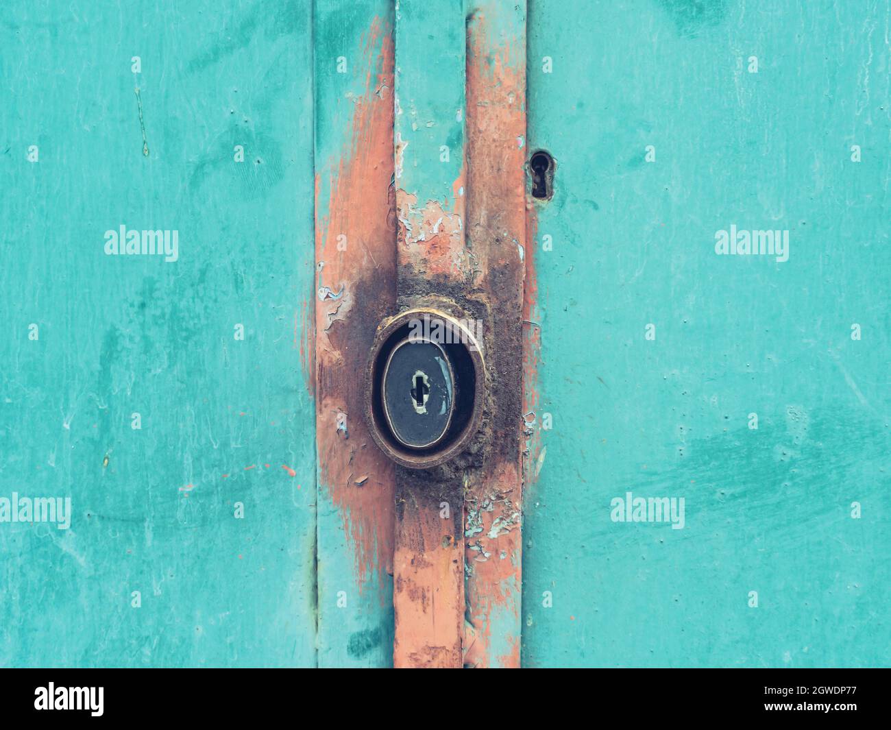 Boîtier rouillé de serrure de porte blindée.Composant sécurisé  supplémentaire de la porte de l'entrepôt en feuilles métalliques Photo  Stock - Alamy